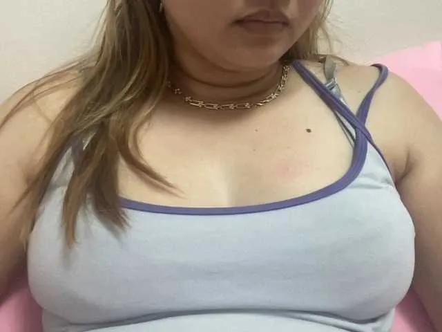 carolinexx03a on BongaCams