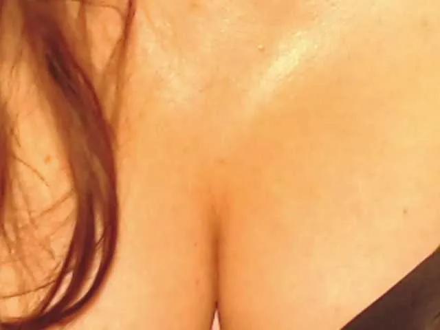 ellaine on BongaCams 
