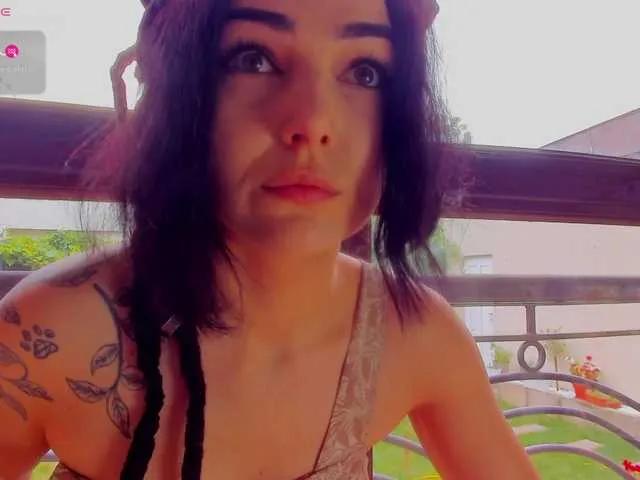 ingridblondy94 — to make me horny it s not so eassy!!!