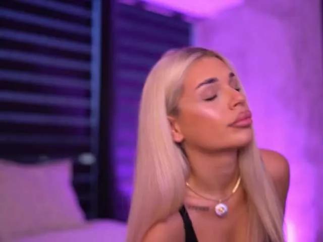 IvyRowa on BongaCams