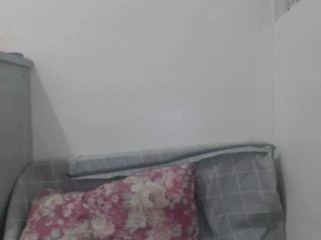 Kissmebabe143 on BongaCams 