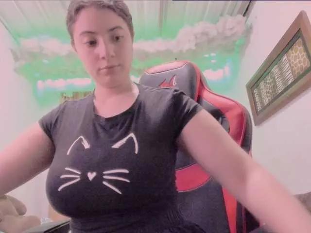 LauuuG on BongaCams 