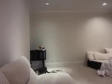 alexajefferies — doggy facing cam ;) #18 #innocent #brunette [1502 tokens remaining]