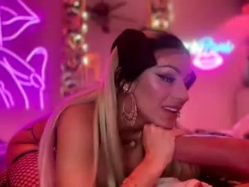 avalonnfoxx on Chaturbate 