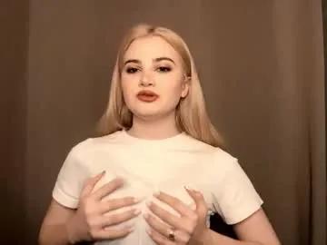 rendasweene — Goal: make magical boob heart and show my outfit Kira nice to meet ya! #shy #new #18 #young #blonde [1 tokens remaining]