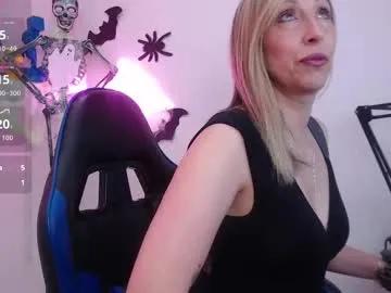 scarlett_079 — GOAL: show oil in my tits [6 tokens remaining] Make me moan and take all my juicies - Follow me, suscribe my fan club and rate me  #bigass #blonde #mature #lovense #new