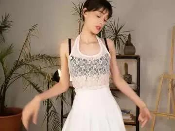 t_tragedienne — Goal: Tease with my top - I'm Helena, a little #shy about my #smalltits becuse i'm #18 years old, #young #new girl here [20 tokens remaining]
