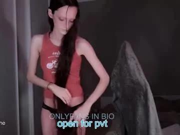 unhollymeow — take off tshirt [100 tokens left] roll the dice 69tk <3 #longhair #hairy #hairyarmpits #feets  #petite