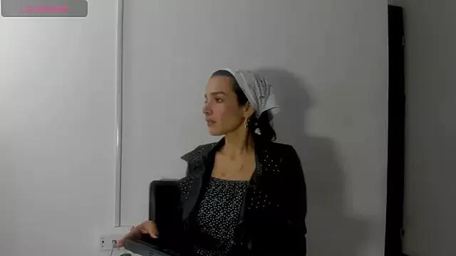 Annyrosee on StripChat 