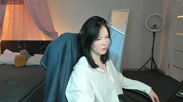 Bella_Royzs — I will show my legs