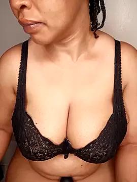 boobsnipplian on StripChat 