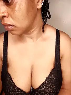 boobsnipplian on StripChat 