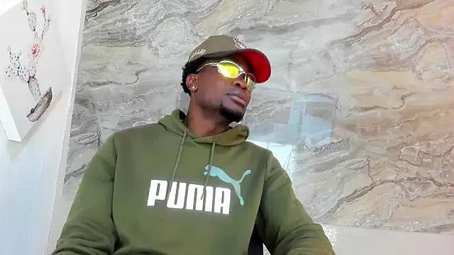 COMPTON_01 — sohw foreskin close up