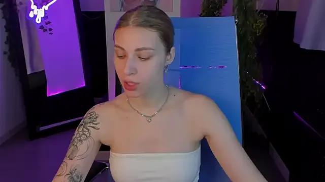 EllieCutes on StripChat 