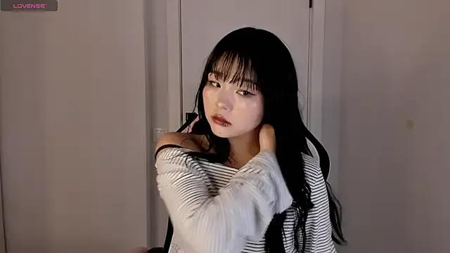 hee_young11 on StripChat 