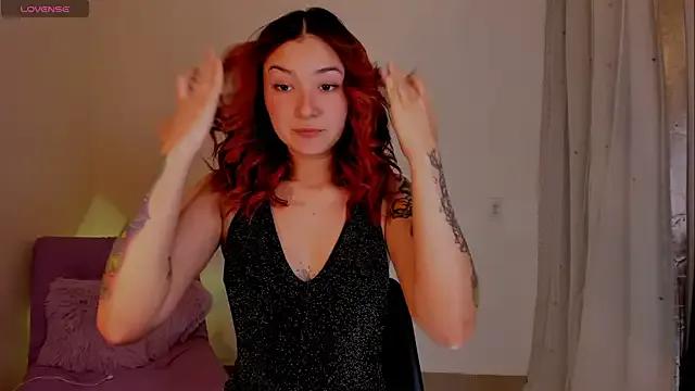 Isis-Blaze on StripChat 
