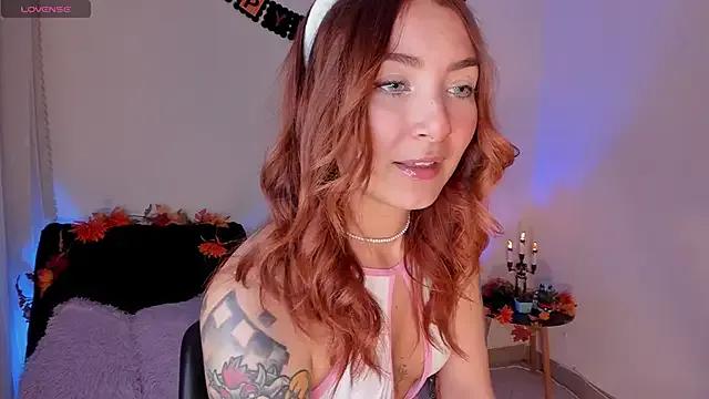 Isis-Blaze on StripChat 
