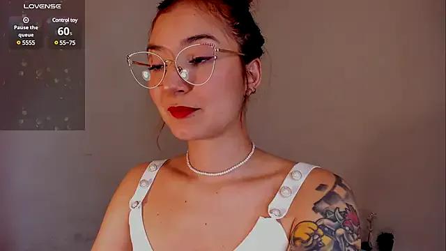 Isis-Blaze on StripChat 