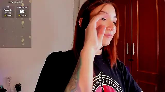 Isis-Blaze on StripChat 