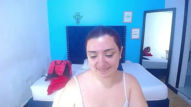 kinky_redhead18 on StripChat 