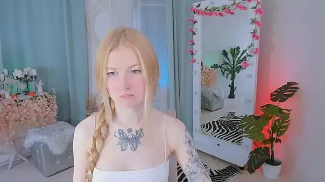 Laly_Peach on StripChat 