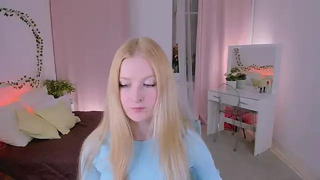 Laly_Peach on StripChat 