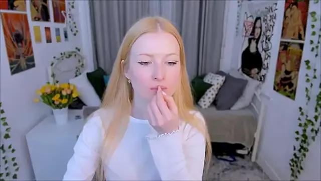 Laly_Peach on StripChat 