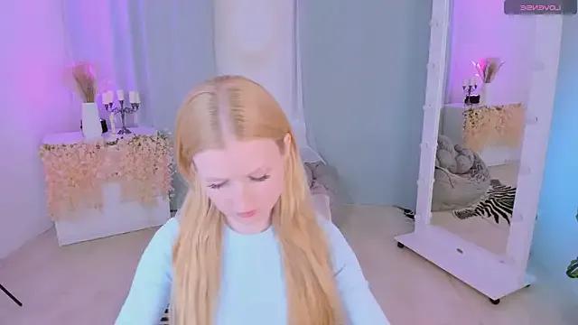 Laly_Peach on StripChat 