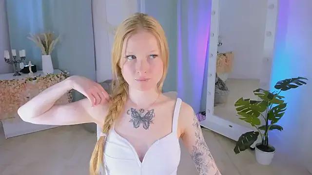 Laly_Peach on StripChat 