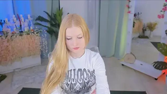 Laly_Peach on StripChat 