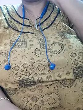 lathikaqueentamil — Lips show