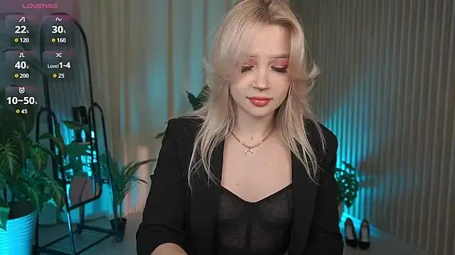 LauraWifeness — Wet tongue plays with dildo
