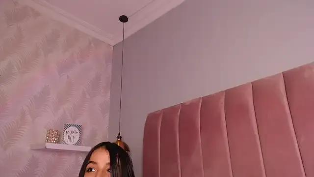 LeenaBrown on StripChat 