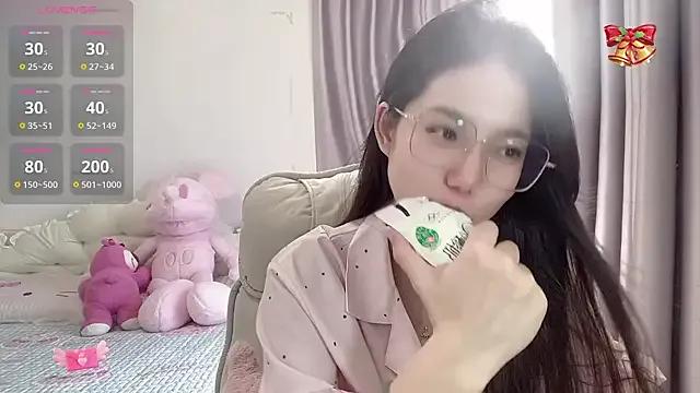 LeLe-666 on StripChat 