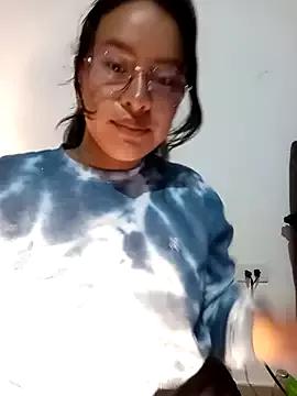 Liulee2 on StripChat 