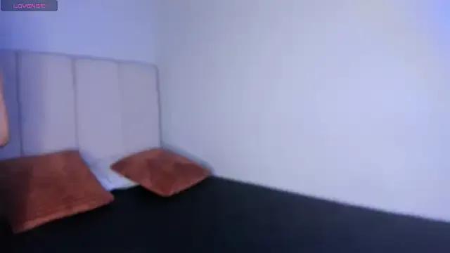 Lunita_naughty — Take off my top and play with my boobs.