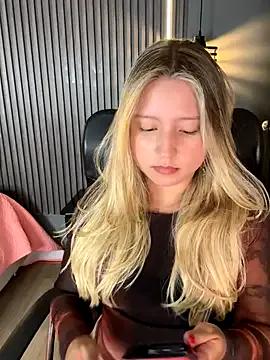 MiaPetit_ — Freechat on StripChat