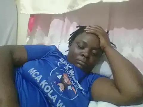 queen-zara on StripChat 