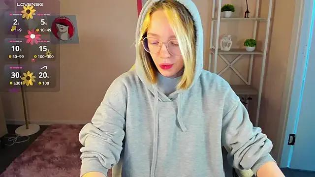 R0cket_bunny — show asshole clode to cam