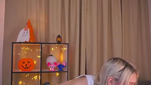 RiriKiss — Lower short and spank my hard ass x3