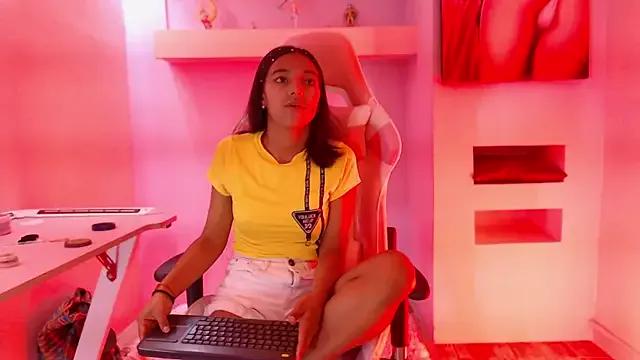 SaraaTylor — I masturbate on camera