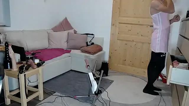 SexyCindyCD — Big Dildo on the Sexmaschine