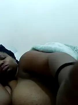 ShySexyBaddiexx on StripChat 