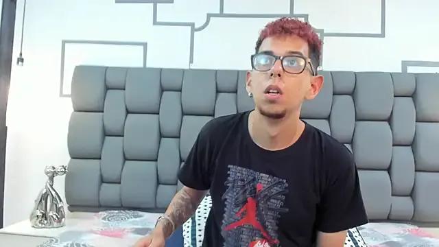 SkarletRuiz — The boy fucks my ass until running In me