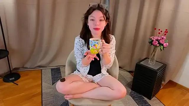 TamelaLen — Shoulders teasing