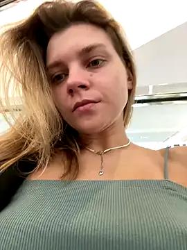 ValenciaShock — NAKED DOGGY PUSSY SPANK