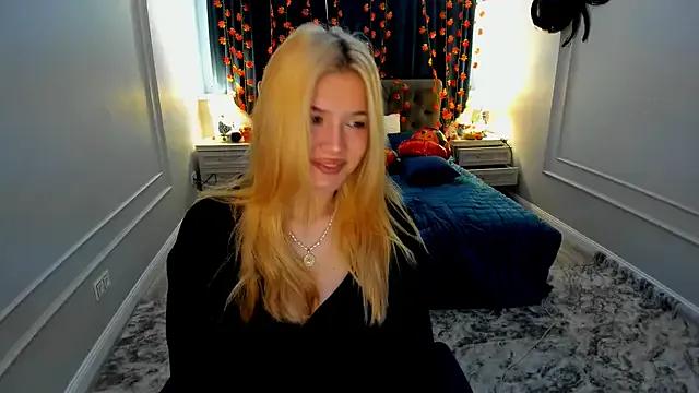 velvet_skyee on StripChat 