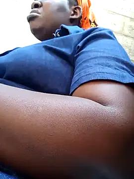 Xtra_bootie — Fingering pussv in doggy