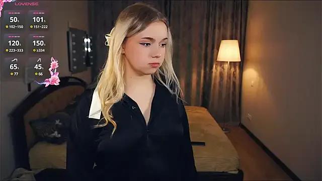 ZaraCreedon on StripChat 